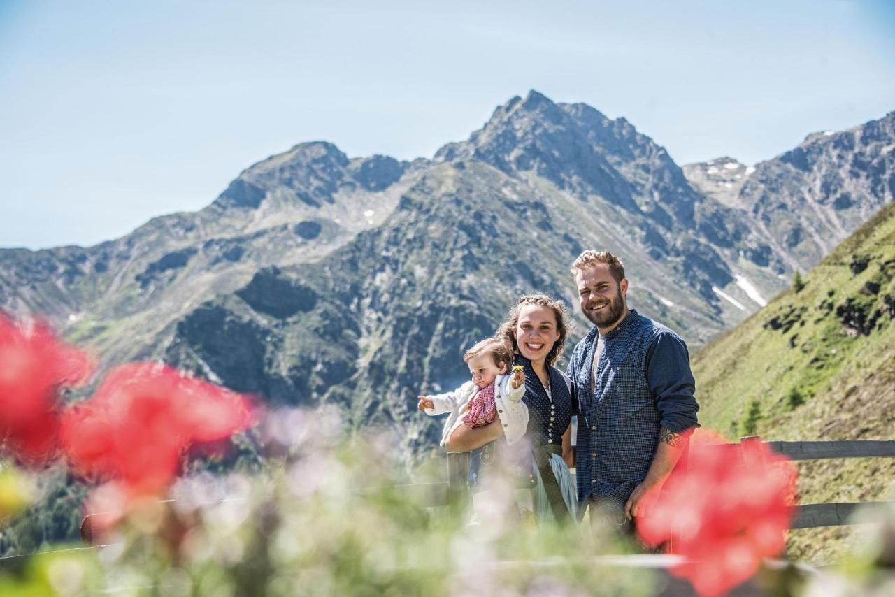 Archehof Hochzirm Lodge Anna กัมโปตูเรส ภายนอก รูปภาพ